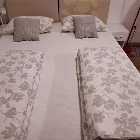Klara Apartment *