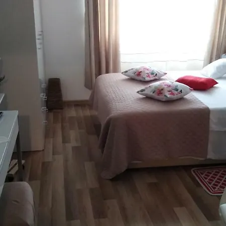 Klara Apartment *